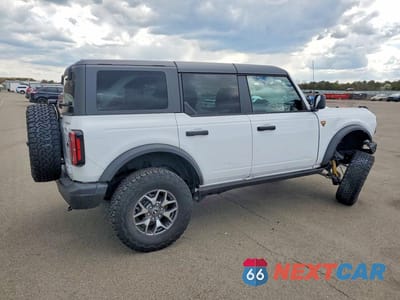 Trzecie zdjęcie samochodu z tyłu: 2024 FORD BRONCO BADLANDS VIN:1FMEE9BP1RLB52219 - miniatura