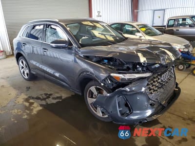 Czwarte zdjęcie samochodu z boku: 2025 AUDI Q5 PREMIUM PLUS VIN:WA12AAGU0S2089218 - miniatura