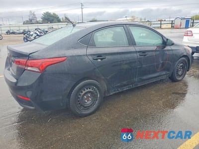 Trzecie zdjęcie samochodu z tyłu: 2021 HYUNDAI ACCENT SE VIN:3KPC24A69ME138621 - miniatura