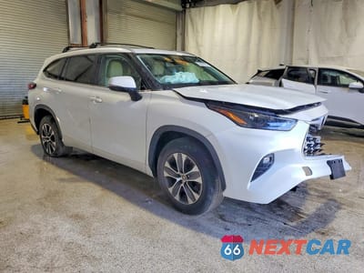 Czwarte zdjęcie samochodu z boku: 2023 TOYOTA HIGHLANDER XLE VIN:5TDKDRAHXPS005543 - miniatura