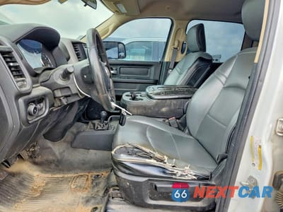 Zdjęcie 7 z 12 samochodu: 2019 RAM 2500 TRADESMAN VIN:3C6UR5CJ7KG676881 - miniatura