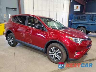 Czwarte zdjęcie samochodu z boku: 2018 TOYOTA RAV4 LE VIN:JTMBFREV3JD228665 - miniatura