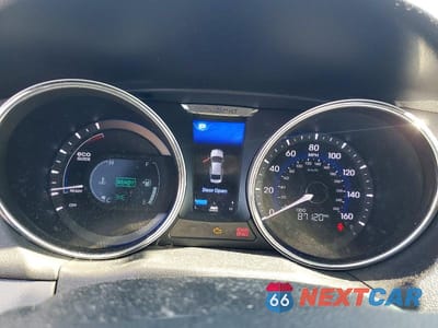 Zdjęcie 9 z 11 samochodu: 2012 HYUNDAI SONATA HYBRID BASE VIN:KMHEC4A40CA042278 - miniatura