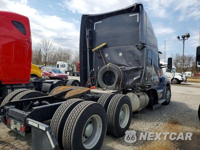 Czwarte zdjęcie samochodu z boku: 2017 KENWORTH T680 SEMI TRUCK VIN:1XKYD49X9HJ132599 - miniatura