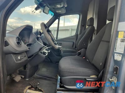 Zdjęcie 7 z 12 samochodu: 2019 MERCEDES BENZ SPRINTER 2500 DELIVERY VAN VIN:WD4PF0CD7KP031807 - miniatura