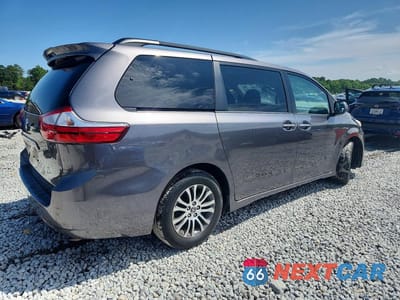 Trzecie zdjęcie samochodu z tyłu: 2018 TOYOTA SIENNA XLE PREMIUM 8-PASSENGER VIN:5TDYZ3DC0JS918179 - miniatura