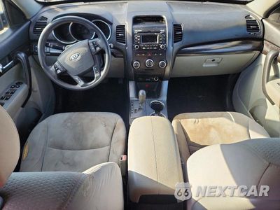 Zdjęcie 8 z 13 samochodu: 2011 KIA SORENTO LX VIN:5XYKTDA26BG074561 - miniatura