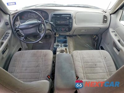 Zdjęcie 8 z 13 samochodu: 1996 FORD EXPLORER VIN:1FMDU32X3TZB36619 - miniatura