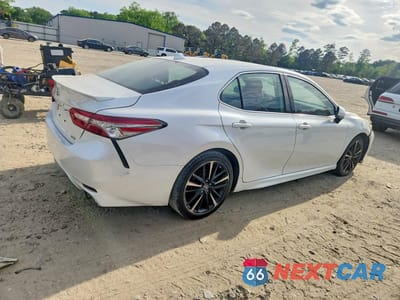 Trzecie zdjęcie samochodu z tyłu: 2019 TOYOTA CAMRY XSE VIN:4T1B61HK5KU722624 - miniatura