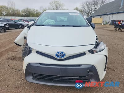 Piąte zdjęcie samochodu w środku: 2015 TOYOTA PRIUS V TWO VIN:JTDZN3EUXFJ031751 - miniatura
