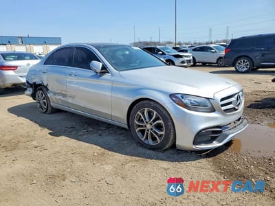 Czwarte zdjęcie samochodu z boku: 2016 MERCEDES-BENZ C 300 4MATIC VIN:55SWF4KB1GU177620 - miniatura