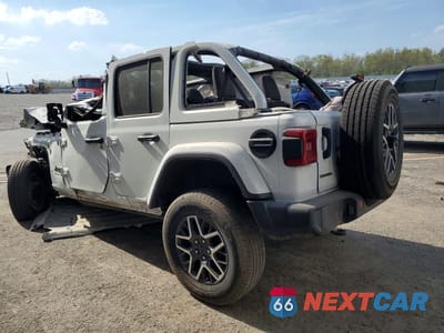 Drugie zdjęcie samochodu z przodu: 2025 JEEP WRANGLER SAHARA VIN:1C4PJXEN0SW500412 - miniatura