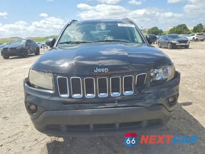 Piąte zdjęcie samochodu w środku: 2014 JEEP COMPASS SPORT VIN:1C4NJCBA0ED829743 - miniatura
