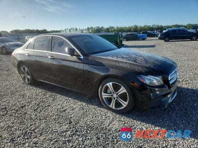 Czwarte zdjęcie samochodu z boku: 2017 MERCEDES-BENZ E 300 VIN:WDDZF4JBXHA100809 - miniatura