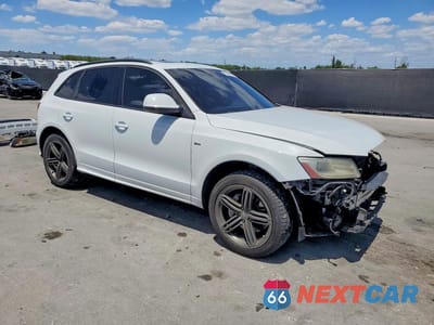 Czwarte zdjęcie samochodu z boku: 2014 AUDI Q5 PRESTIGE VIN:WA1WGAFP1EA021242 - miniatura