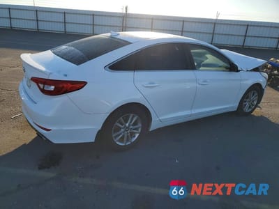 Trzecie zdjęcie samochodu z tyłu: 2016 HYUNDAI SONATA SE VIN:5NPE24AF8GH381426 - miniatura