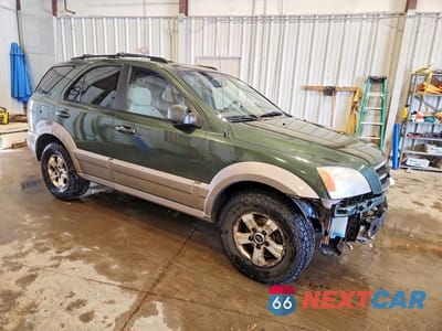 Czwarte zdjęcie samochodu z boku: 2005 KIA SORENTO LX VIN:KNDJC733455442588 - miniatura