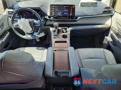 Zdjęcie 8 z 13 samochodu: 2021 TOYOTA SIENNA XLE 7-PASSENGER VIN:5TDYRKEC5MS016981 - miniatura