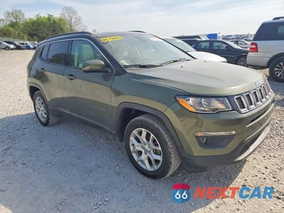 Czwarte zdjęcie samochodu z boku: 2019 JEEP COMPASS LATITUDE VIN:3C4NJDBB0KT741540 - miniatura