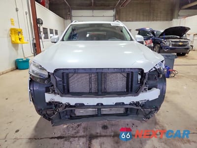 Piąte zdjęcie samochodu w środku: 2018 VOLVO XC90 T5 VIN:YV4102PK9J1343969 - miniatura