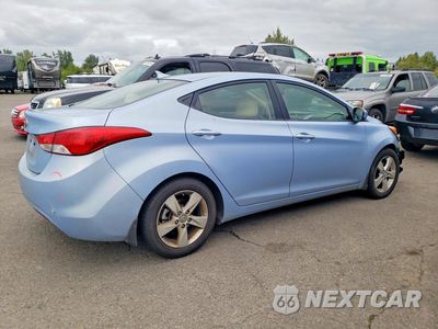 Trzecie zdjęcie samochodu z tyłu: 2013 HYUNDAI ELANTRA GLS VIN:KMHDH4AEXDU725224 - miniatura