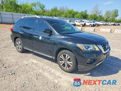Czwarte zdjęcie samochodu z boku: 2017 NISSAN PATHFINDER SV VIN:5N1DR2MN8HC906220 - miniatura