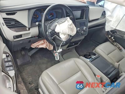 Zdjęcie 8 z 13 samochodu: 2018 TOYOTA SIENNA XLE 8-PASSENGER VIN:5TDYZ3DC6JS947430 - miniatura