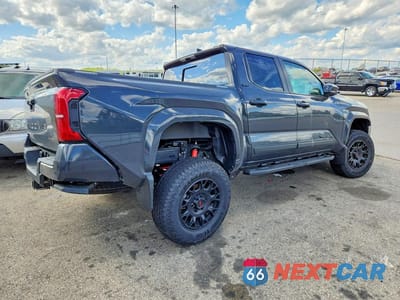 Trzecie zdjęcie samochodu z tyłu: 2026 TOYOTA TACOMA SR5 VIN:3TMLB5JNXTM239135 - miniatura