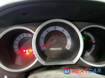 Zdjęcie 9 z 11 samochodu: 2015 TOYOTA TACOMA V6 VIN:3TMLU4EN2FM195442 - miniatura