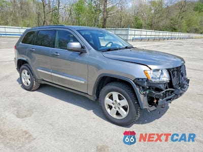 Czwarte zdjęcie samochodu z boku: 2012 JEEP GRAND CHEROKEE LAREDO VIN:1C4RJFAG6CC179702 - miniatura