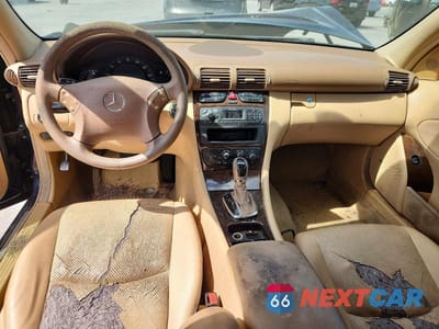 Zdjęcie 8 z 12 samochodu: 2004 MERCEDES-BENZ C 240 SPORTWAGON 4MATIC VIN:WDBRH81J54F452372 - miniatura