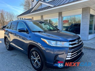 2018 TOYOTA HIGHLANDER LE 5TDBZRFH0JS865615 - główne zdjęcie licytacji z USA - miniatura