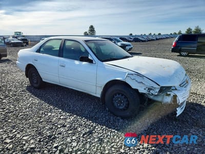 Czwarte zdjęcie samochodu z boku: 1999 TOYOTA CAMRY LE VIN:4T1BG22K1XU907689 - miniatura