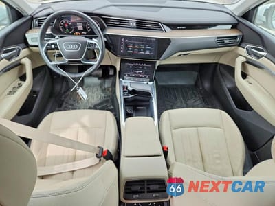 Zdjęcie 8 z 14 samochodu: 2021 AUDI E-TRON PREMIUM VIN:WA1AAAGE8MB038556 - miniatura