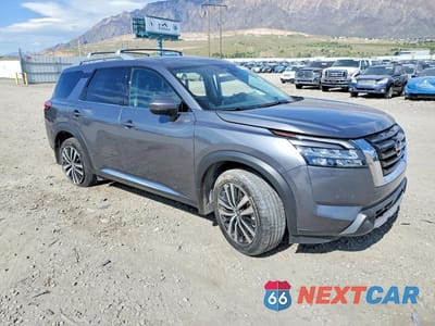 Czwarte zdjęcie samochodu z boku: 2025 NISSAN PATHFINDER PLATINUM VIN:5N1DR3DJ6SC203189 - miniatura