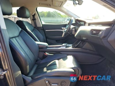 Zdjęcie 7 z 13 samochodu: 2019 AUDI E-TRON PRESTIGE VIN:WA1VAAGE7KB024775 - miniatura