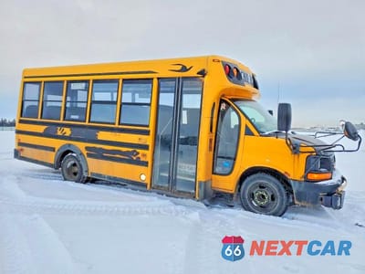 Czwarte zdjęcie samochodu z boku: 2011 GMC SAVANA CUTAWAY G3500 VIN:1GD373BG2B1174116 - miniatura