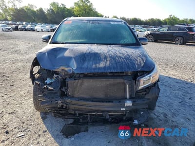 Piąte zdjęcie samochodu w środku: 2017 KIA SEDONA LX VIN:KNDMB5C16H6336869 - miniatura