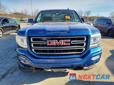 Piąte zdjęcie samochodu w środku: 2017 GMC SIERRA K1500 SLE VIN:3GTU2MEC9HG241679 - miniatura