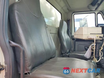 Zdjęcie 6 z 10 samochodu: 2011 INTERNATIONAL 4400 FUEL / LUBE TRUCK VIN:1HTMKAAN5BH330476 - miniatura