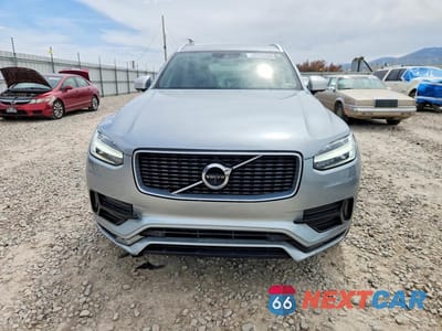 Piąte zdjęcie samochodu w środku: 2019 VOLVO XC90 T6 R-DESIGN VIN:YV4A22PM9K1474705 - miniatura