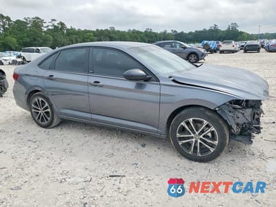 Czwarte zdjęcie samochodu z boku: 2025 VOLKSWAGEN JETTA SPORT VIN:3VWBX7BU4SM096760 - miniatura