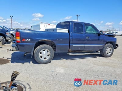 Trzecie zdjęcie samochodu z tyłu: 2005 GMC NEW SIERRA K1500 VIN:1GTEK19B35E198626 - miniatura