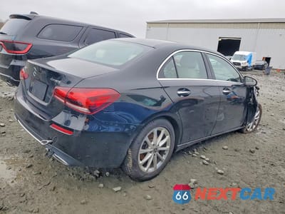 Trzecie zdjęcie samochodu z tyłu: 2021 MERCEDES-BENZ A 220 4MATIC VIN:W1K3G4FB9MJ291595 - miniatura