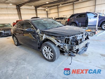 Czwarte zdjęcie samochodu z boku: 2018 CHEVROLET MALIBU LT VIN:1G1ZD5ST1JF226989 - miniatura