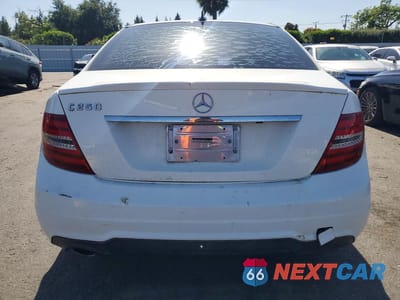 Zdjęcie 6 z 11 samochodu: 2013 MERCEDES-BENZ C 250 VIN:WDDGF4HB9DA779219 - miniatura
