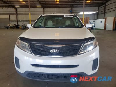 Piąte zdjęcie samochodu w środku: 2014 KIA SORENTO LX VIN:5XYKT3A61EG515336 - miniatura