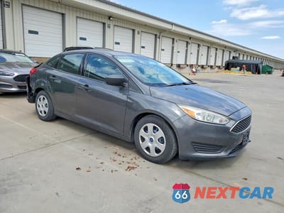 Czwarte zdjęcie samochodu z boku: 2016 FORD FOCUS S VIN:1FADP3E26GL398029 - miniatura