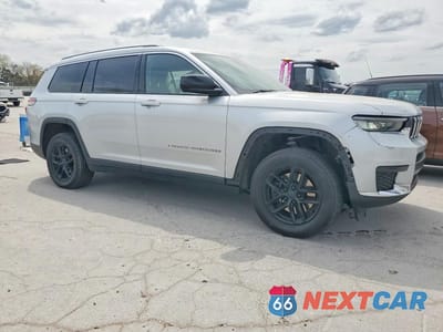 Czwarte zdjęcie samochodu z boku: 2023 JEEP GRAND CHEROKEE L LAREDO VIN:1C4RJKAG4P8817673 - miniatura