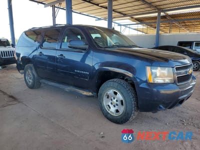 Czwarte zdjęcie samochodu z boku: 2013 CHEVROLET SUBURBAN VIN:1GNSCHE02DR212835 - miniatura